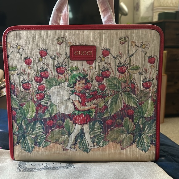 GUCCI🍓 NWOT Limited Edition Tote - Picture 7 of 14